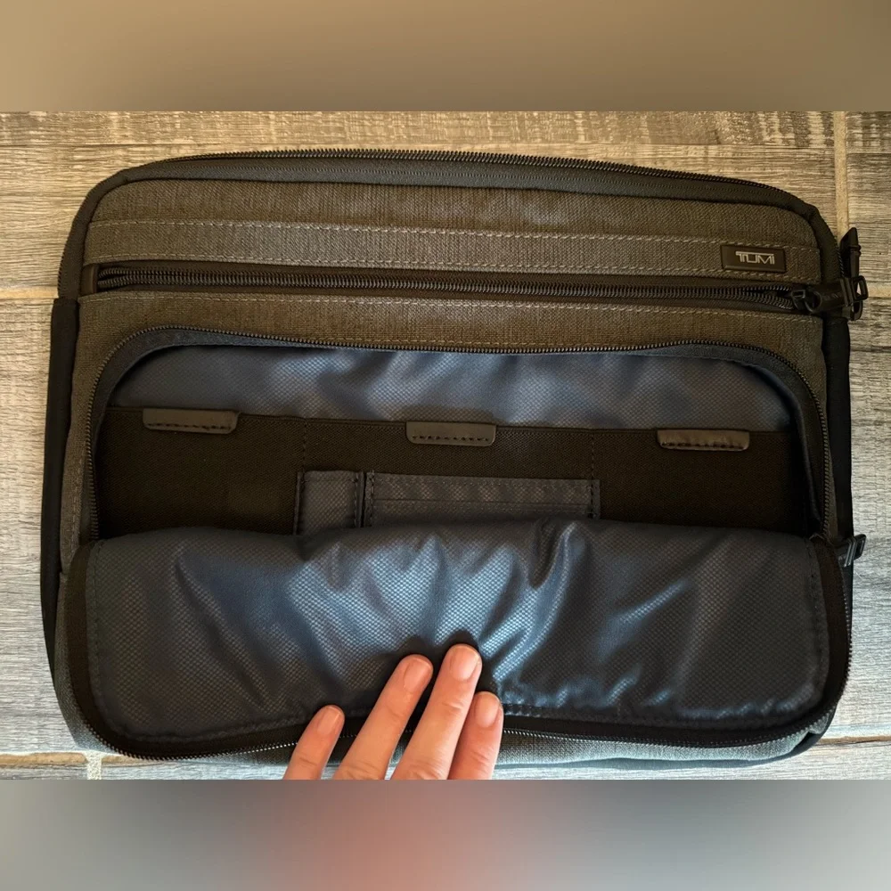 Tumi modern functional
